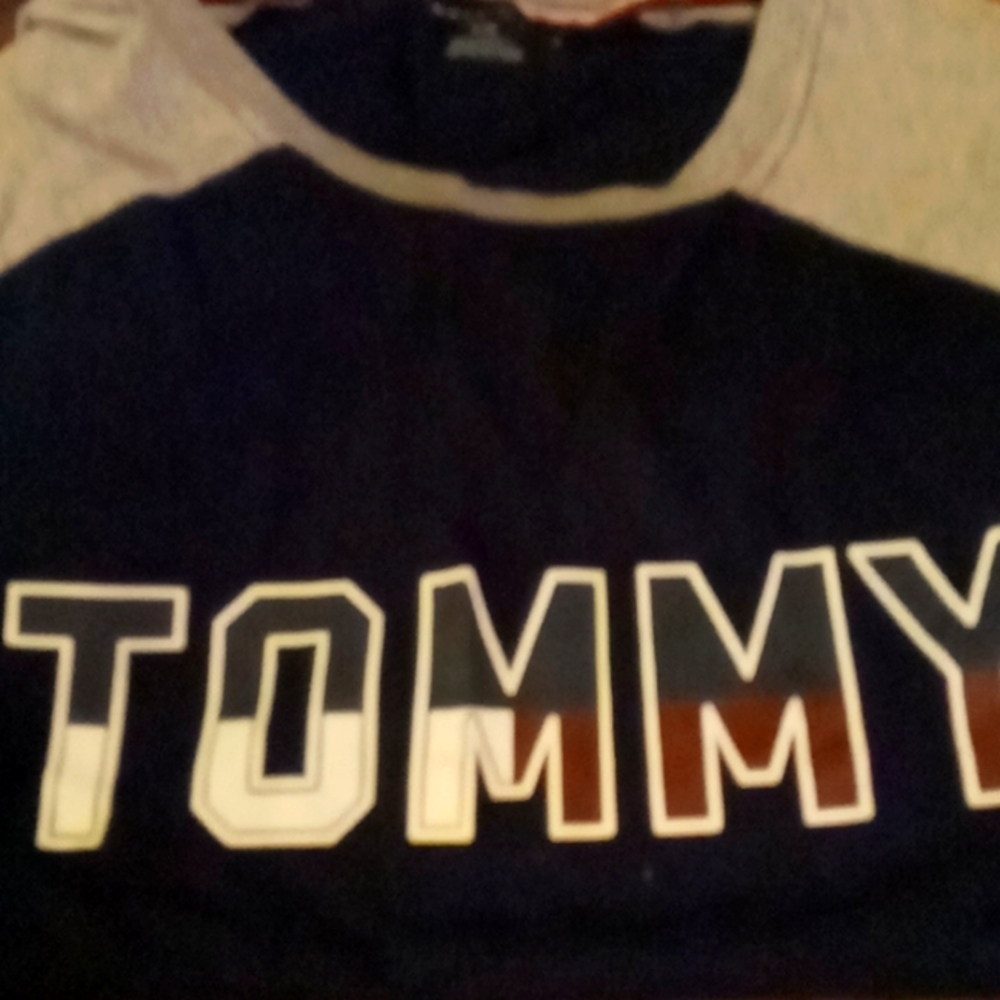 Tommy Hilfiger sz large short sleeve t shirt